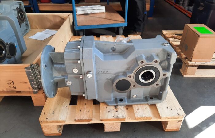 HYDROMEC KEGELWIELAANDRIJVING X103 op pallet